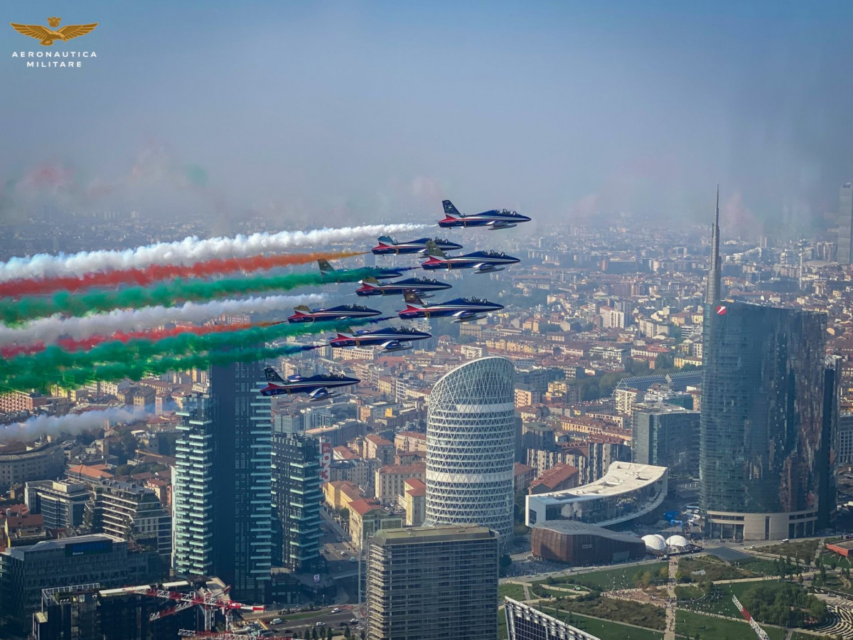 Incidente Frecce Tricolore A Torino Morta Bimba Anni Coinvolta