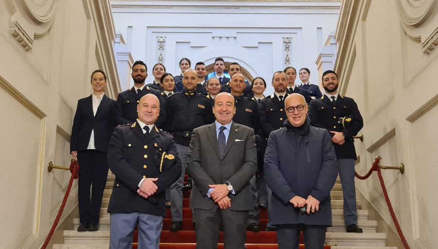 Prefetto Saluta I Nuovi Agenti Ed Ispettori Della Polizia In Servizio