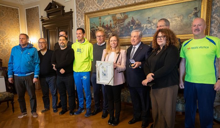 Consegnata la medaglia bronzea all'A.S.D. Trieste Atletica per i 50 anni di attività