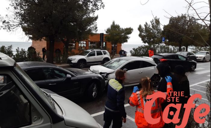 Frontale in viale Miramare, traffico in tilt (FOTO)