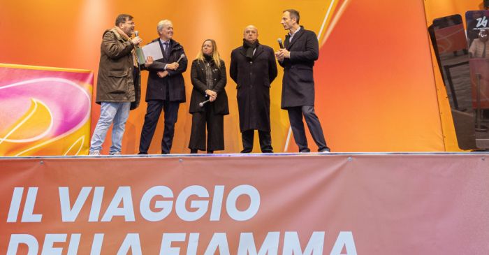 La fiamma paralimpica illumina piazza Unità: Trieste abbraccia i valori di Milano Cortina 2026