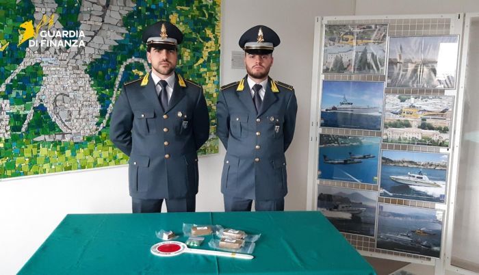 Fvg, sotto assedio dello “spinello express”: due afgani accusati di 500 consegne di hashish a giovani 