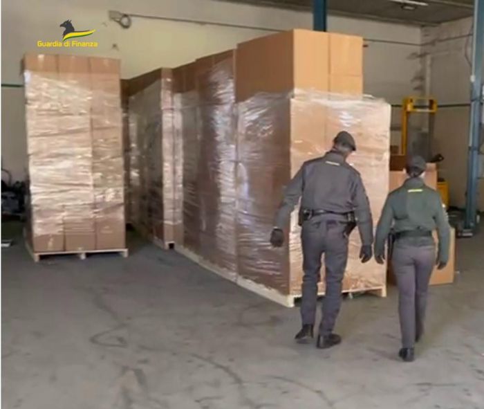 Arrestato in Romania il responsabile del deposito clandestino di tabacchi scoperto ad Aviano
