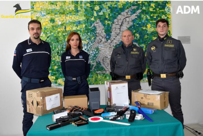 Fvg, lotta alla contraffazione: oltre 5.400 articoli di coltelleria, interamente prodotti in Cina, certificati “MADE in italy”