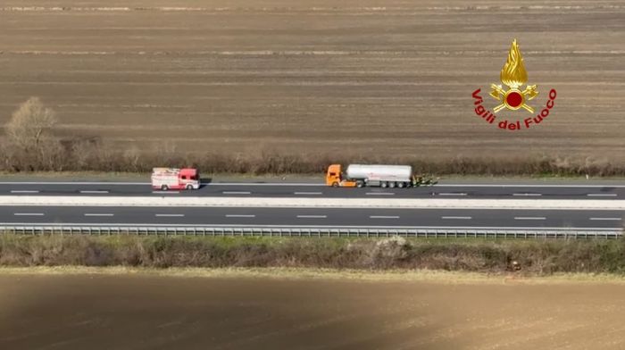 Scontro tra due mezzi pesanti in A4: fuoriuscita di GPL, autostrada chiusa (VIDEO)