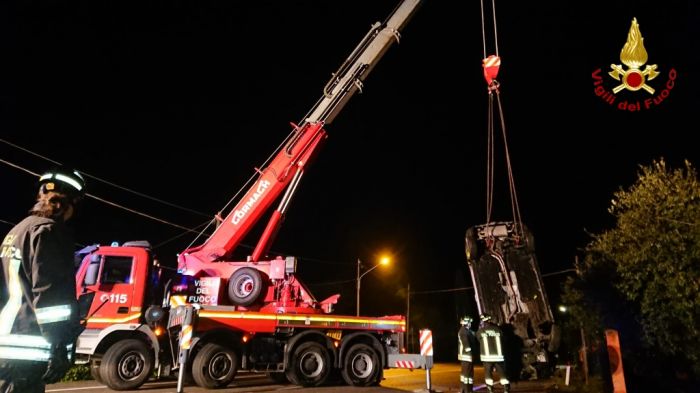 Fvg, si schianta contro una casa provocandone la rottura del tubo del gas con relativa fuoriuscita 