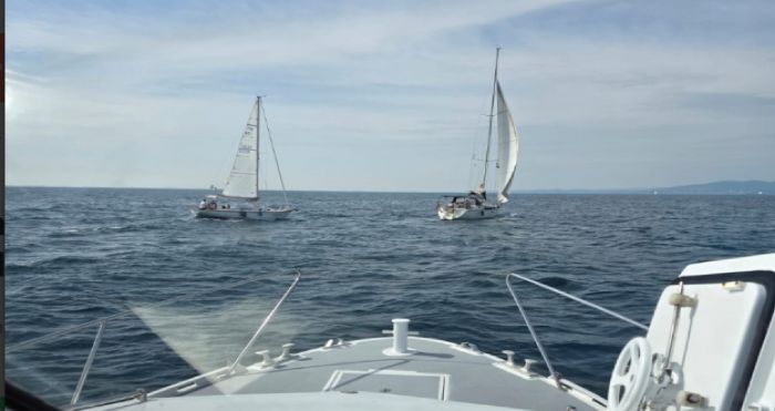 Paura in mare al largo di Trieste: unità a vela in difficoltà, salvate due persone