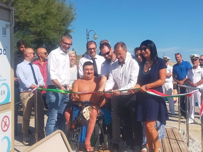 Inaugurato il primo accesso a mare per disabili a Muggia