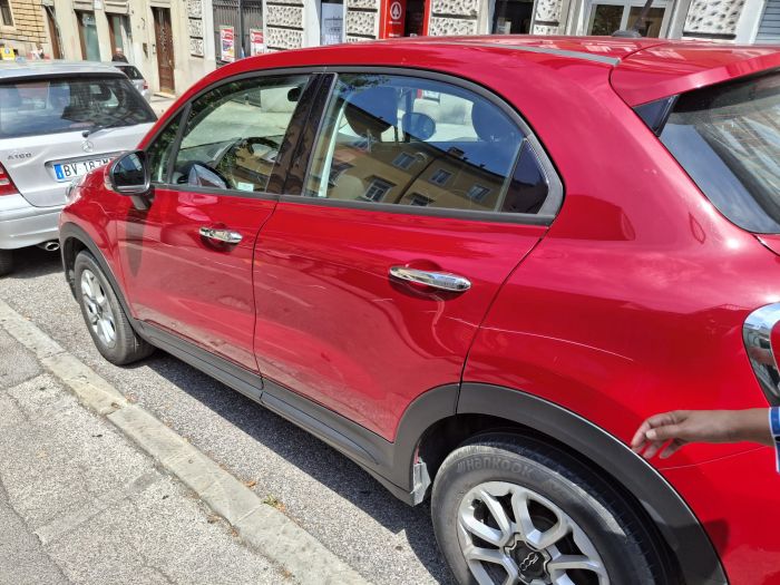 Raid vandalico nella notte a Trieste: auto danneggiate in zona ospedale Maggiore