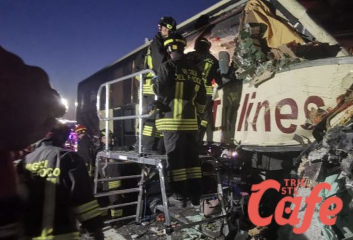 Maxi incidente in A4 tir-corriera direzione Trieste: 33 persone coinvolte, 3 gravissimi (FOTO-VIDEO)