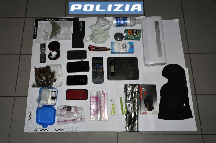 Fvg, appartamento trasformato in centrale dello spaccio, doppio arresto e sequestro di droga 