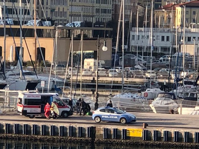 La Polizia di Frontiera di Trieste salva la vita ad un pescatore caduto in mare 