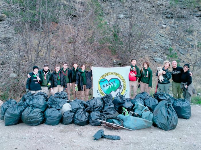 Weekend di lavoro per scout e GAAST a San Dorligo: raccolti oltre 50 sacchi di immondizia! 