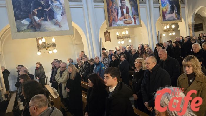 Funerale dell'ex Rettore Maurizio Fermeglia, commozione in chiesa di Nostra Signora di Sion (VIDEO)