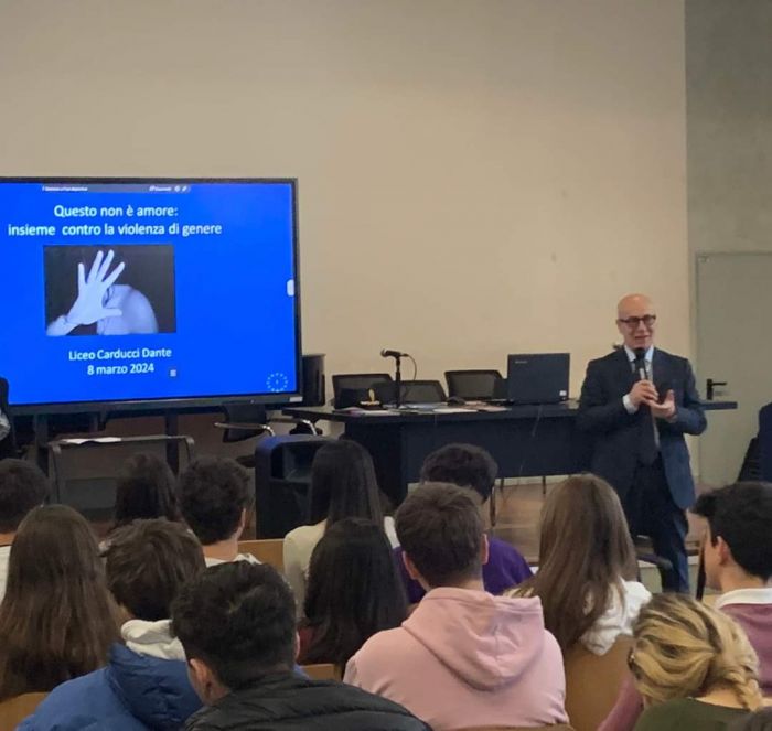 8 Marzo, scuola e Polizia insieme contro la violenza: incontro con studenti del liceo Dante-Carducci