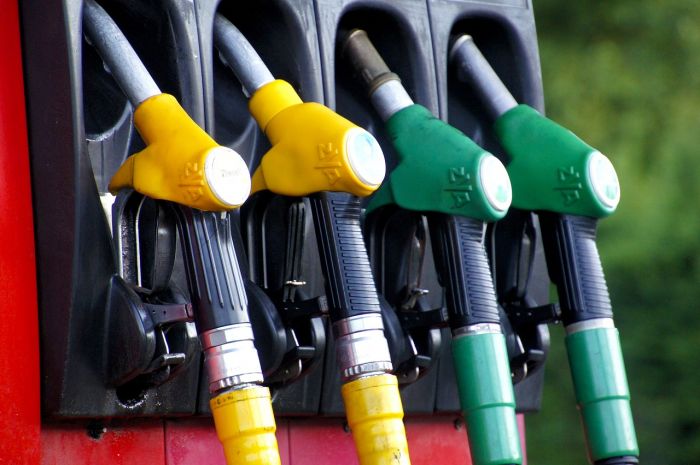 In discesa i prezzi dei carburanti alla pompa