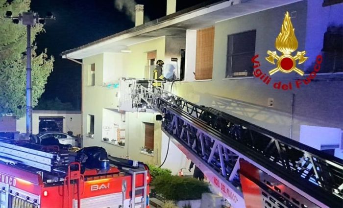 Fvg, incendio serale in un appartamento: proprietario intossicato all'ospedale 