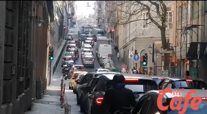 Incrocio via Crispi/Rossetti, incidente e traffico in tilt 