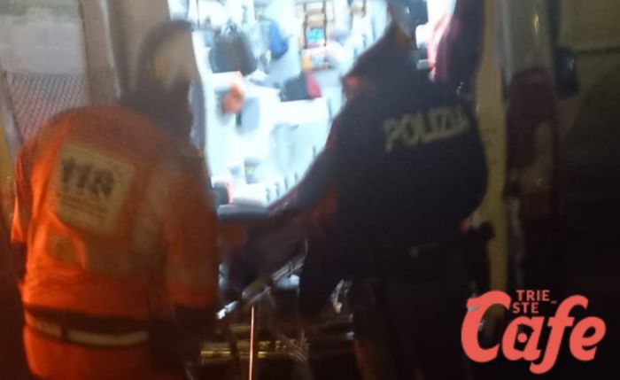 Alba di follia in stazione: corre sui binari, sputa a guardia giurata e polizia e aggredisce passanti 