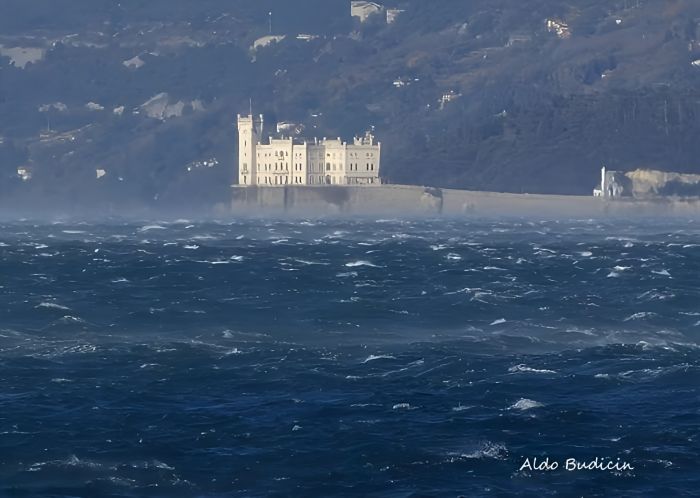 Allerta meteo. In arrivo vento forte, mareggiate e possibile acqua alta 