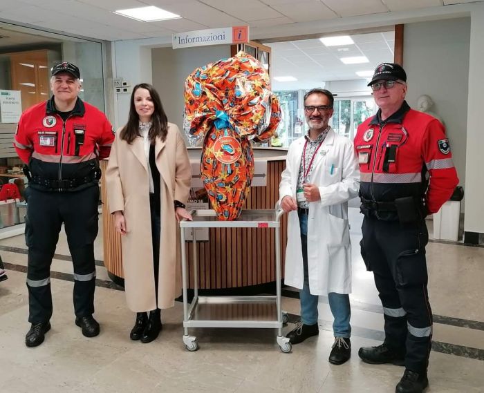 Maxi Uovo di cioccolato donato ai piccoli pazienti del Burlo! 