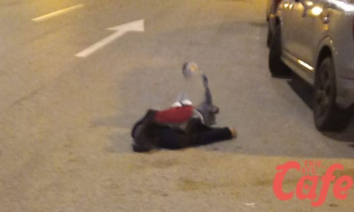 Piazza Oberdan, festeggia a suon di calicetti il Natale, soccorso dalle Guardie giurate 