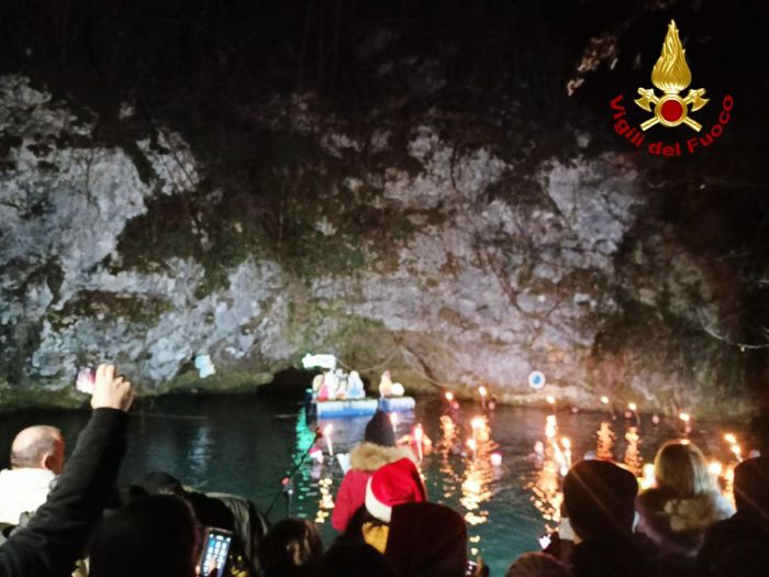 Fiaccolata di Natale alla sorgente, i Vigili del fuoco partecipano per garantire la sicurezza di tutti! 