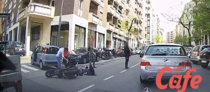 Via Fabio Severo, scontro auto - scooter: traffico in tilt 