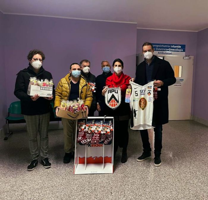 Fvg, consegnate oltre 50 calze della Befana ai bambini di Pediatria