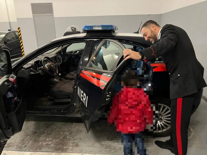 Per il compleanno bimbo vuole visitare caserma dei Carabinieri.. Sorpresissima dei Militari dell'arma! 