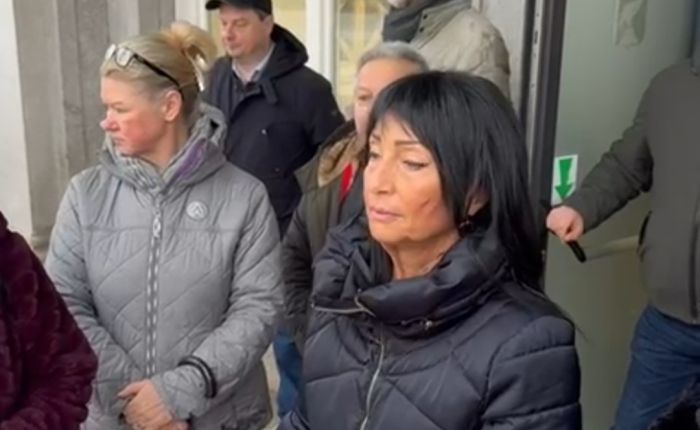 Monfalcone. In tanti in piazza per il posizionamento di Bambin Gesù nel presepe (VIDEO) 