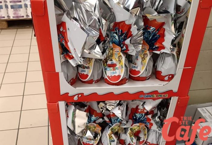 “Ovi de cioccolata a 85 euro al chilo”: a Trieste scatta l’ironia (ma anche la riflessione)