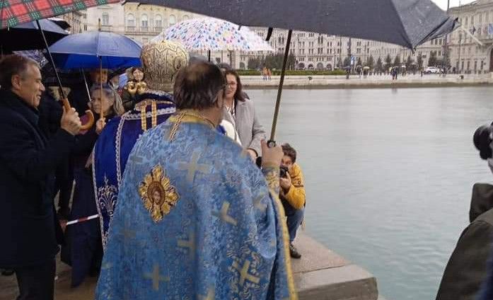 Natale ortodosso, si è ripetuto il rituale nel Golfo di Trieste 