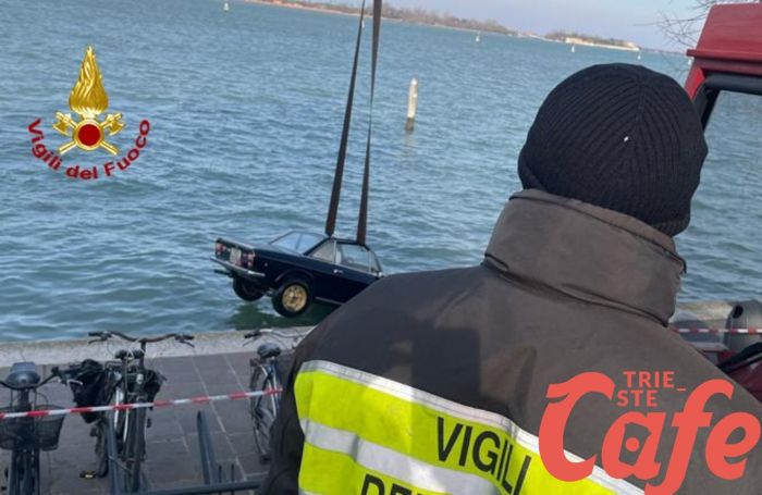 Venezia, auto finisce nel canale al Lido: deceduto l'autista 
