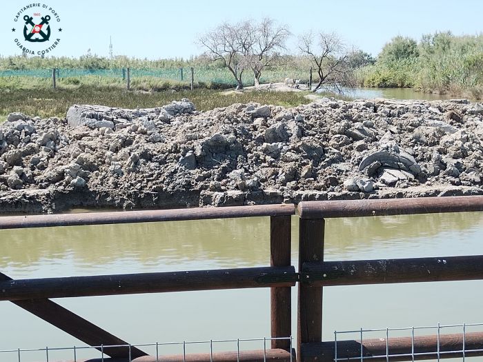 Maxi operazione a Lignano della Guardia Costiera: sequestrata area di 6 ettari e sigilli a 10mila mq di rifiuti 