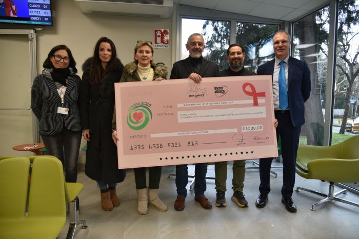 Consegnato al Burlo l'assegno per il progetto 'La stanza rosa' grazie a la 'Bavisela di Natale' 
