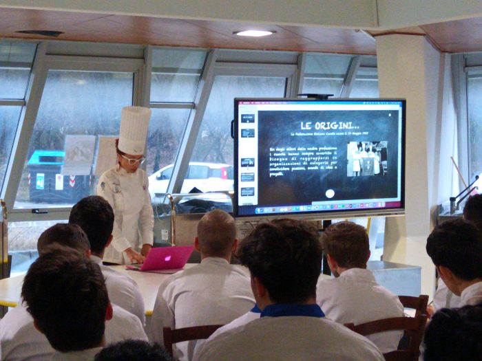 Nic In School a Trieste, l’incontro della chef Ambra Marca con i giovani allievi di cucina
