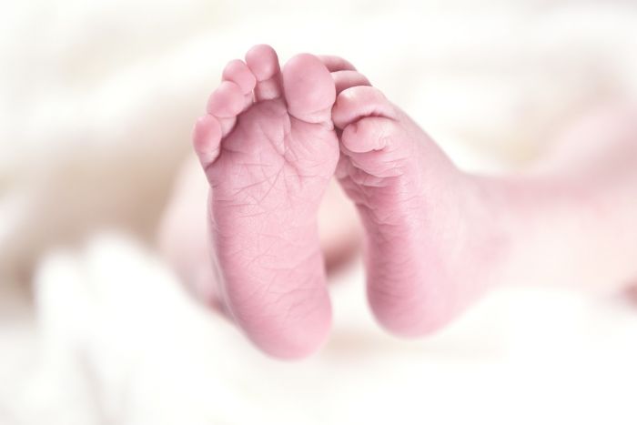 Fvg, il neonato ha fretta di nascere: il parto avviene in auto, papà si improvvisa ostetrico guidato al telefono! 