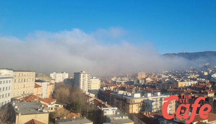 Lo strano fenomeno meteorologico incuriosisce i triestini 