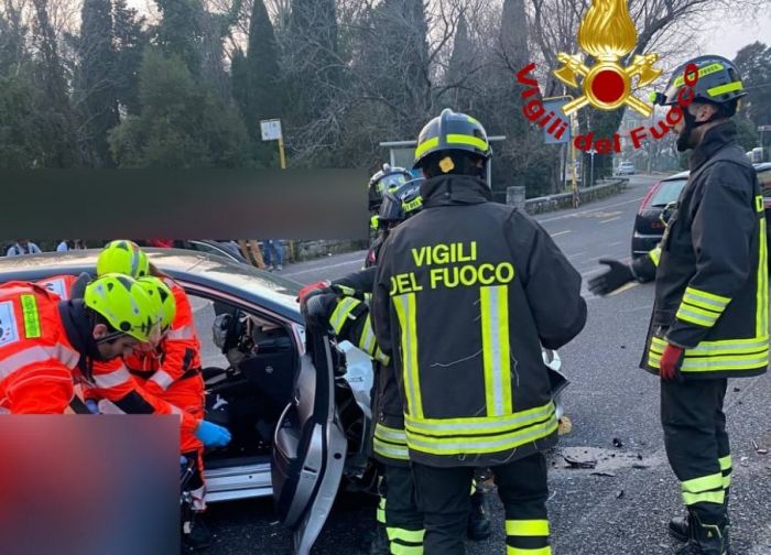 San Giovanni di Duino, perde il controllo dell'auto schiantandosi contro un muretto a bordo strada 