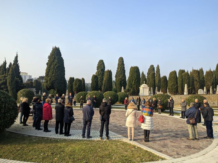 Al Cimitero di Sant'Anna Rosario per i bambini che sono in Paradiso 