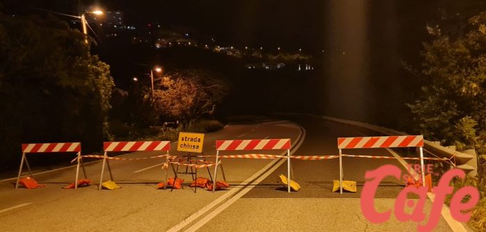 Sversameno materiale viscido, chiuso tratto di via Brigata Casale almeno fino al 2