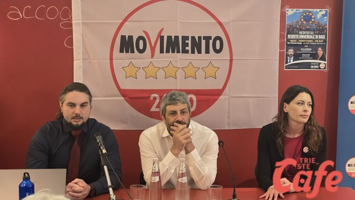 Europee, il pentastellato Roberto Fico a Trieste: "M5S per il Reddito di base universale"(VIDEO)