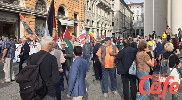 'Trieste ripudia la guerra', un centinaio di persone ieri in corteo 
