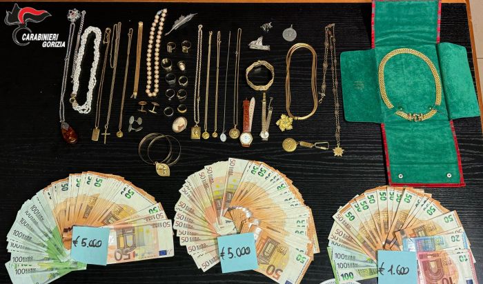 'Suo figlio è trattenuto in caserma' ma è una truffa: nonnina raggirata per 30 mila euro 