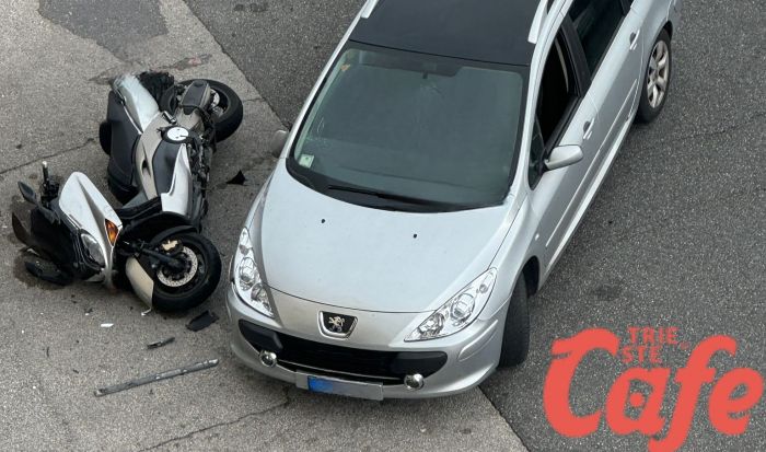 Via Valmaura, scontro auto-scooter: giovane all'ospedale