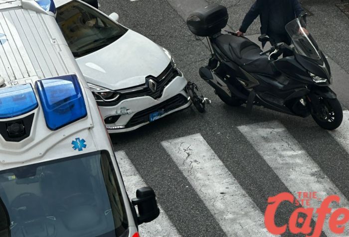 Scontro auto-scooter in via Lazzaretto Vecchio/Belpoggio: c'è l'ambulanza 