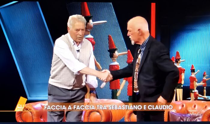 Questa sera l'amato ritorno di Quarto Grado, si indaga sul lampione coperto e le ombre sul bosco