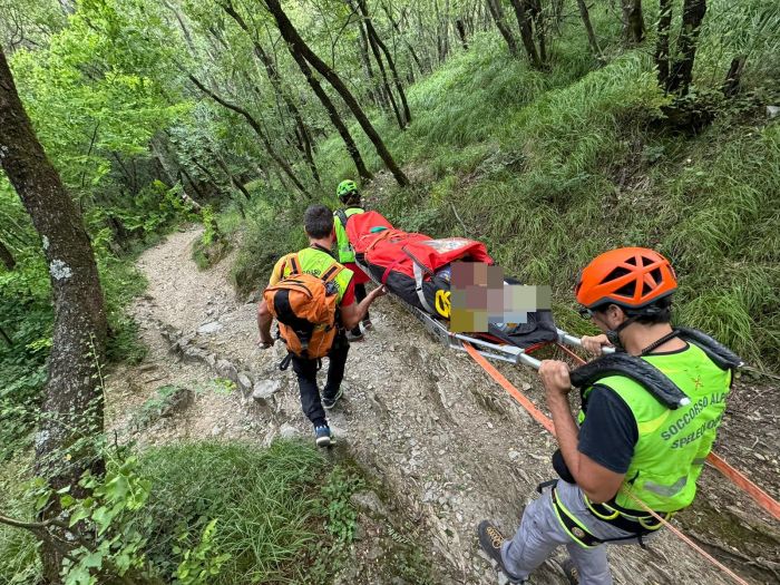 Gita mattutina in Val Rosandra finisce a Cattinara: donna si infortuna 