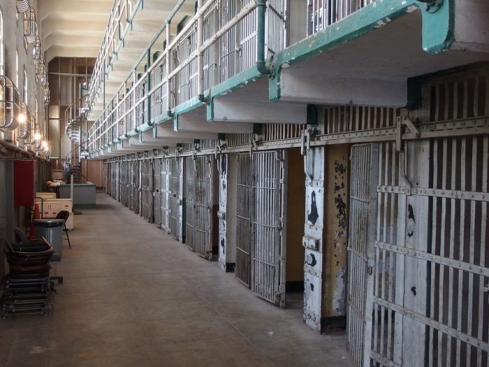 Aggressione a polizia penitenziaria nel carcere di Gorizia, oltre 2 settimane di prognosi 